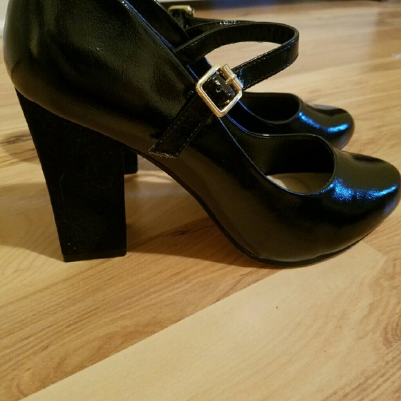 Black Mary Jane Style Heels 8W - Picture 2 of 4