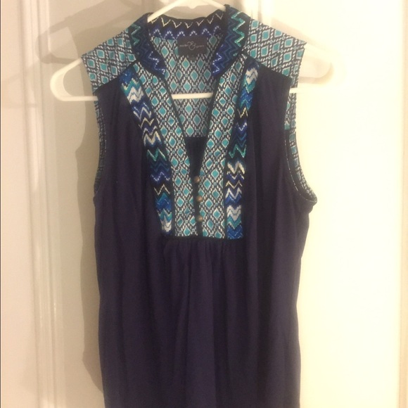 Market & Spruce navy blouse w/ fun pattern detail