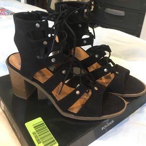 Black tie up thick heel