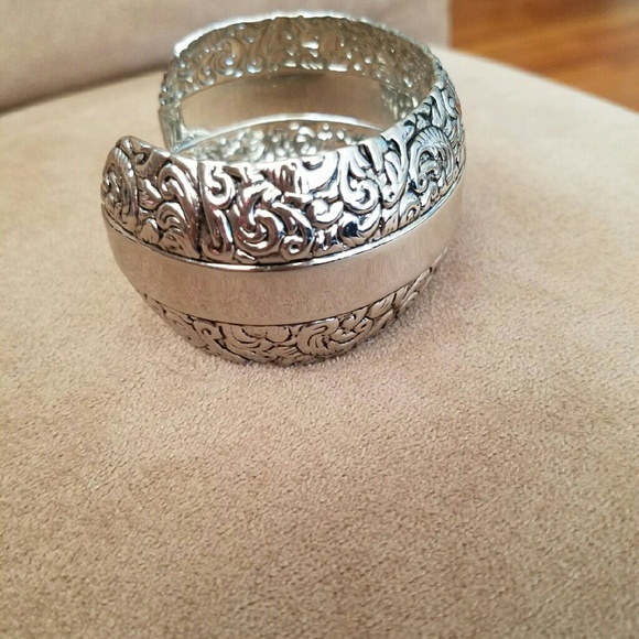 Cuff - Picture 2 of 2