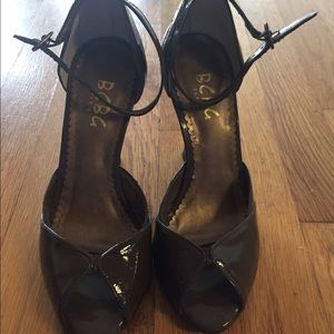 BCBG wedge heel. 5.5B.