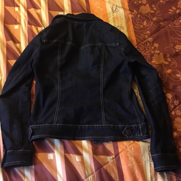 Cute snug denim Guess Jacket - Picture 2 of 4
