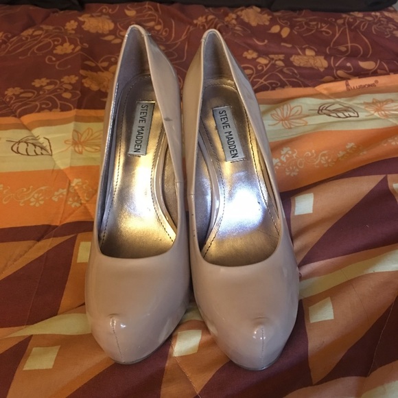 Steve Madden nude 4 inch heels - Picture 2 of 3