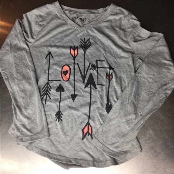 Long-sleeved 'LOVE' shirt.