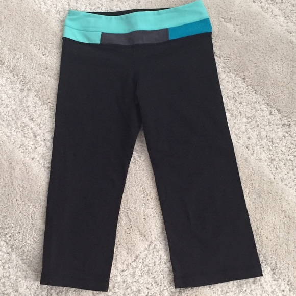 lululemon athletica Pants - Great price! lululemon 🍋 workout cropped pant 6