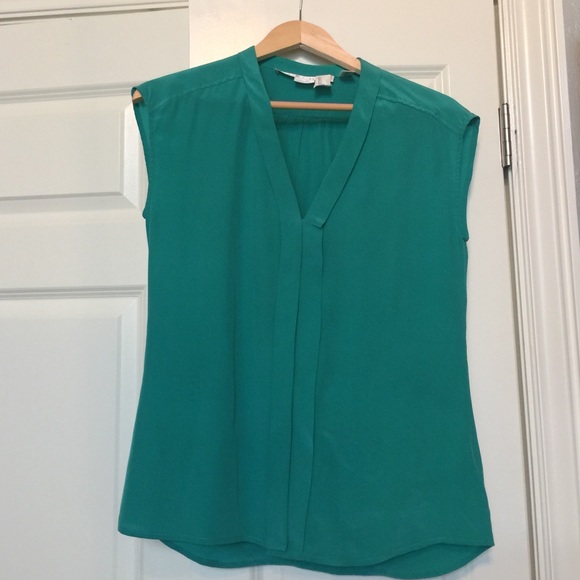 100% Silk Max Studio V-Neck Top Size S