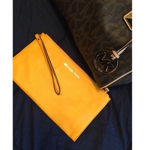 Michael Kors Clutch - Vintage Yellow