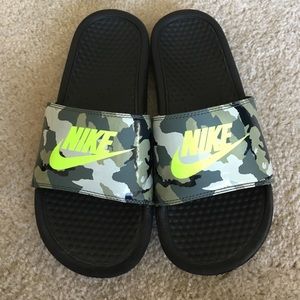 Boys Nike slides