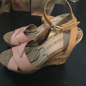 Sam and Libby peach wedges