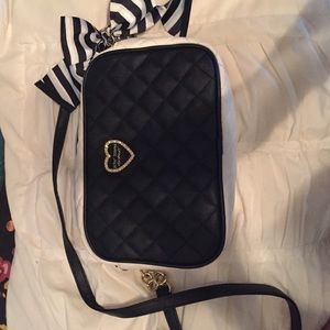 BETSEY JOHNSON PURSE- perfect bag! very roomy!
