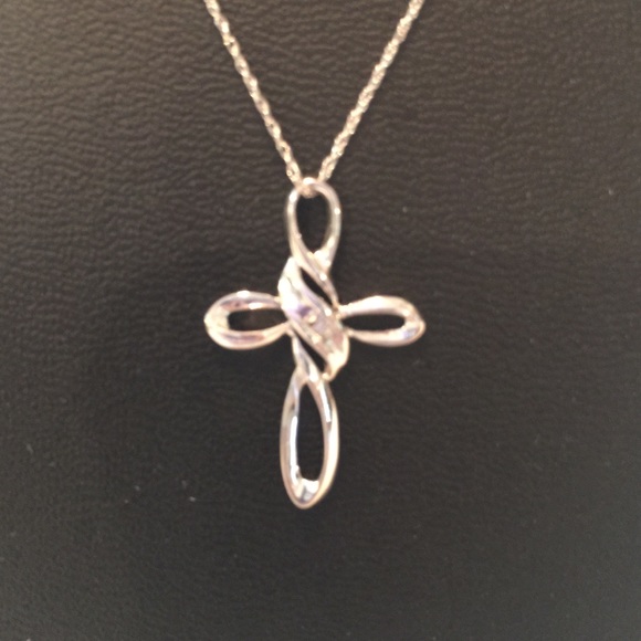 Cross w/Diamond Accent 10kt - Picture 2 of 2