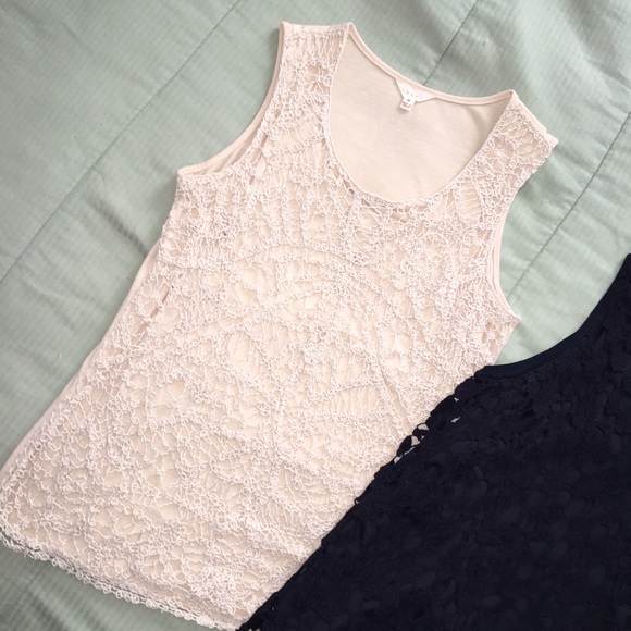 CREAM color crochet lace sleeveless tunic.