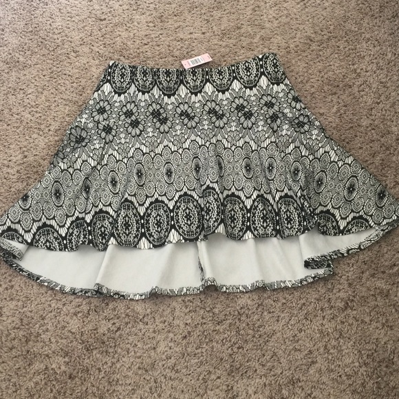 🎉NWT🎉 Torrid Hi-Lo Skirt
