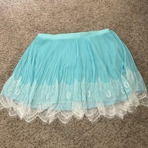 🎉NWT🎉 Torrid Pleated & Lace Skirt