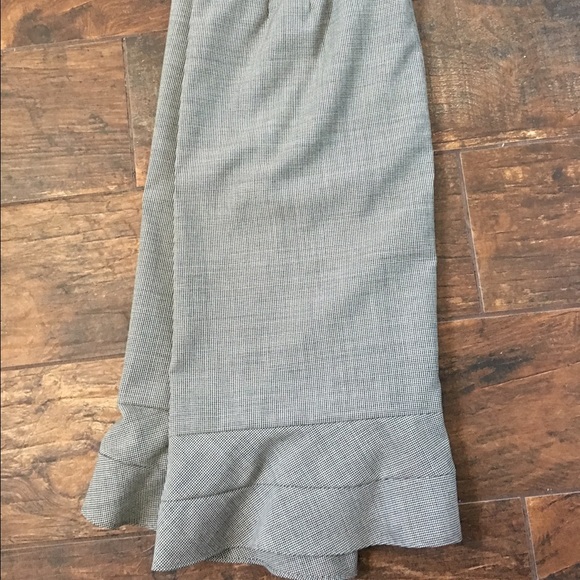 Ann Taylor skirt. Size 2 houndstooth black/white