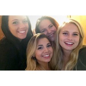 Meet your Posher, Caitlin