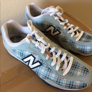 New Balance 442 shoes