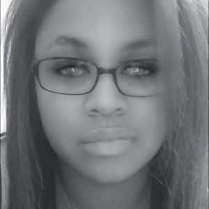 Meet your Posher, Yvette