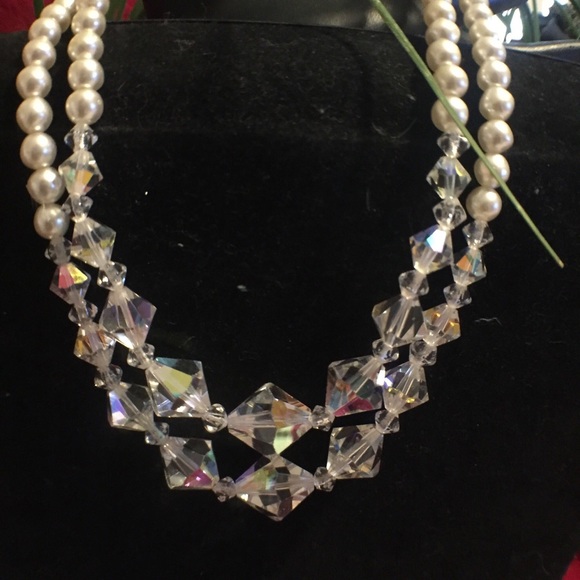 Fabulous vintage crystal /glass pearl necklace