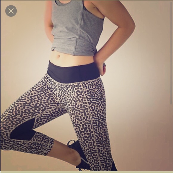 Lululemon Pace Rival Black and White Crop 4