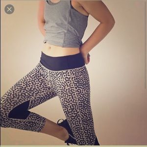 Lululemon Pace Rival Black and White Crop 4