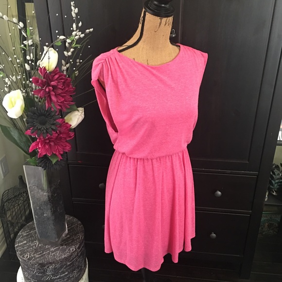 NEW! Alice + Olivia Open Back Dress 💗