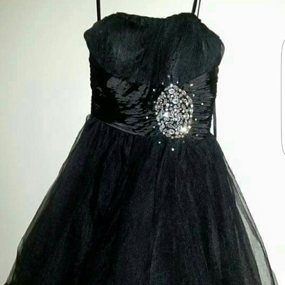 Formal dress - Picture 1 of 1