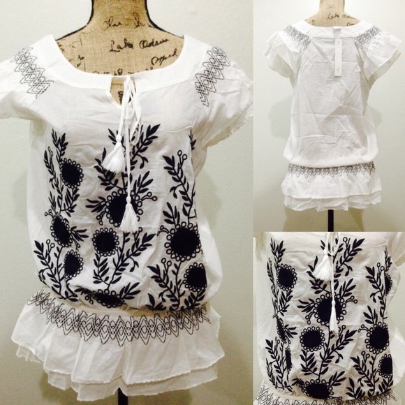 Anthropologie Ryu Hispanic inspired embroided top