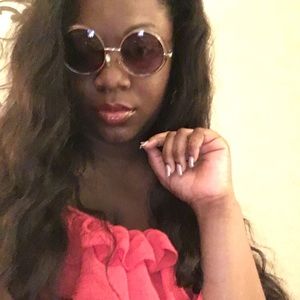 Meet your Posher, Ebony