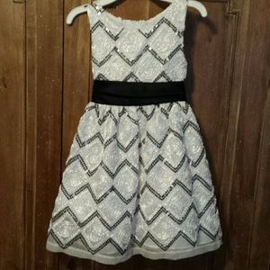 Gorgeous white floral dress  sz 7