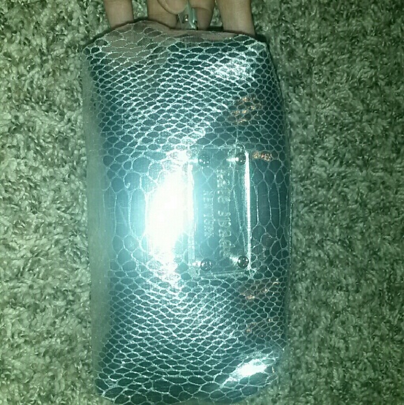 Need gone ASAP Kate Spade makeup bag/clutch