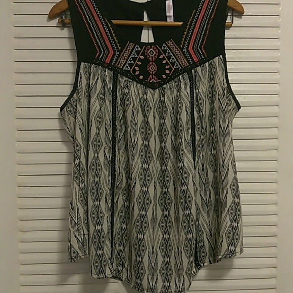 Aztec Embroidered Blouse - Picture 2 of 3
