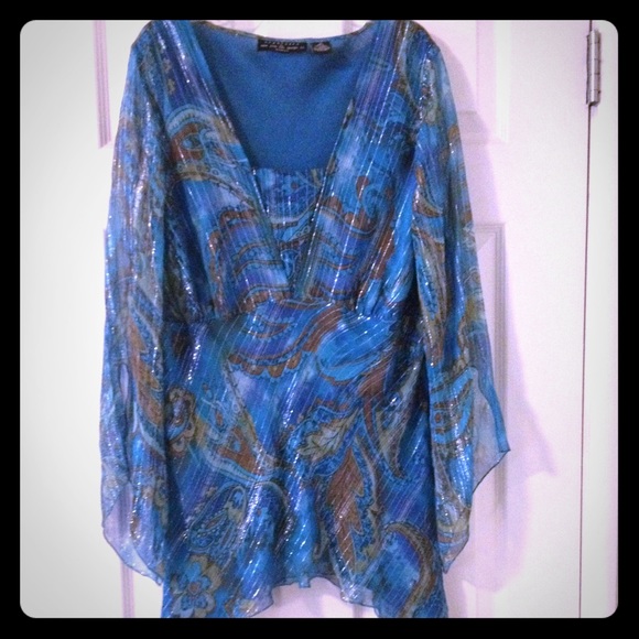 Plus size - Beautiful blue/metallic paisley top!