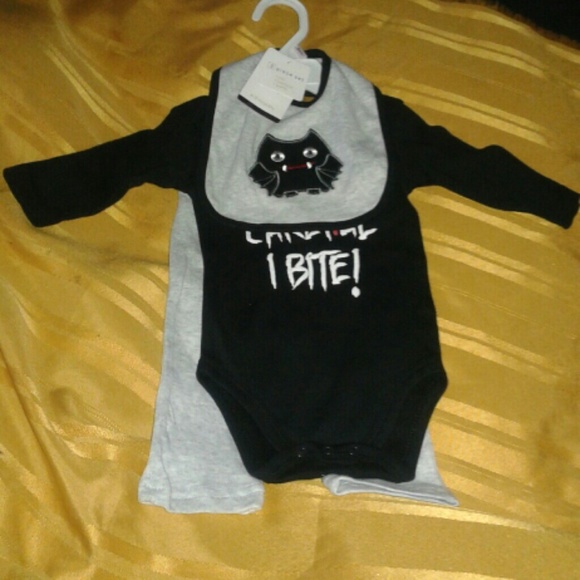 Modern Baby 3 Piece Set Sz 6-9 Months