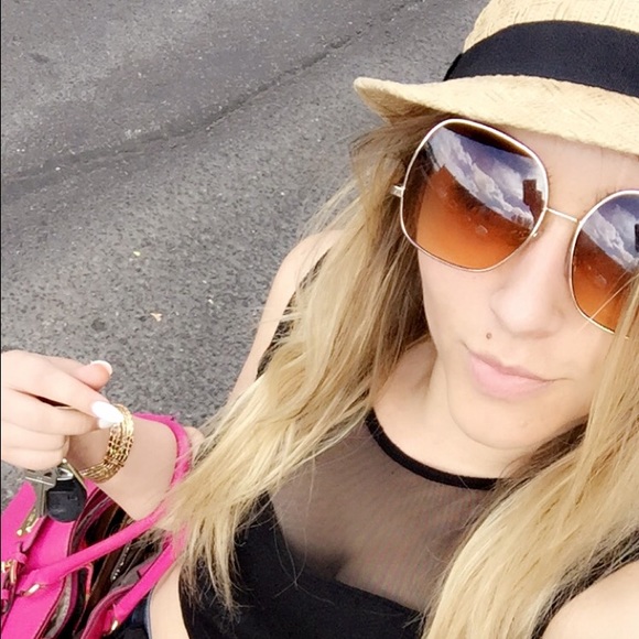 Meet your Posher, Janelle