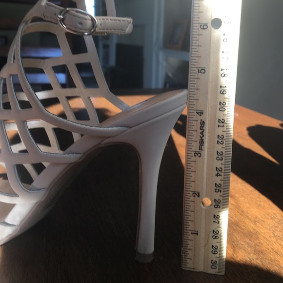 Beige heels - Picture 4 of 4