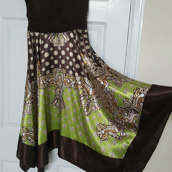 Women's dress - Picture 2 of 4