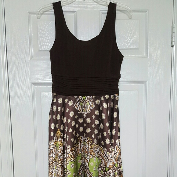 Women's dress - Picture 3 of 4