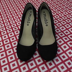 Mudd Black pumps