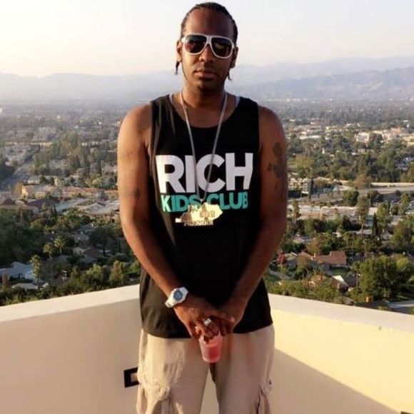 Meet your Posher, Akil