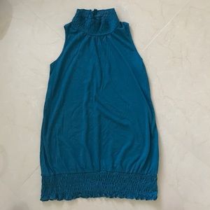 Sleeveless turtleneck top