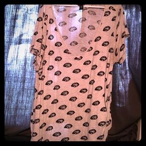 Plus Size lips tee