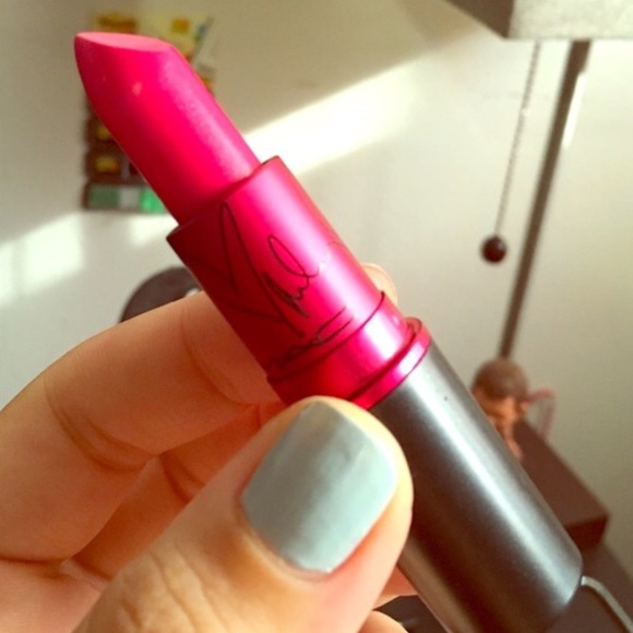 VIVA GLAM MILEY CYRUS LIPSTICK NEW