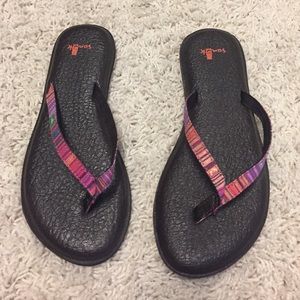Sanuk Flip Flops size 6