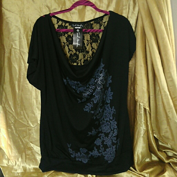 New w/tags lacy accent top batwing sleeve 1x