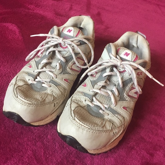 New balance tennis shoes