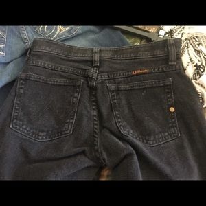 Wrngaler black jeans sz 1 length 32 Q-Baby's