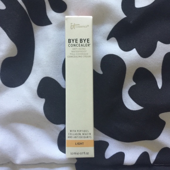 🎉NIB🎉 It Cosmetics Bye Bye Concealer in Light