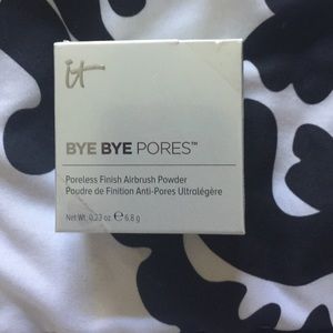 🎉NIB🎉 It Cosmetics Bye Bye Pores in Transluscent