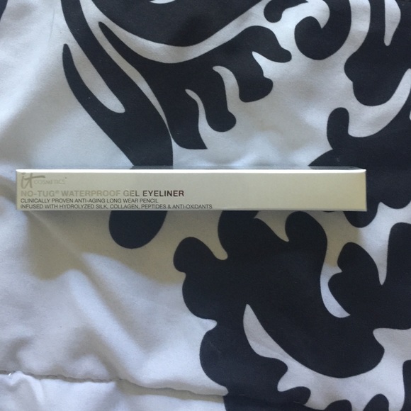 🎉NIB🎉 It Cosmetics No Tug Gel Liner in Black